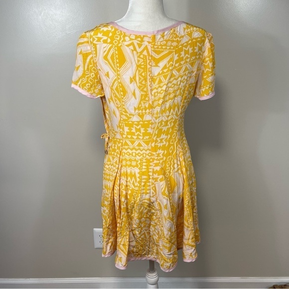 REVOLVE • LINE & DOT Yellow & White 100% Silk Side Tie Faux Wrap Dress - LARGE - Picture 10 of 11